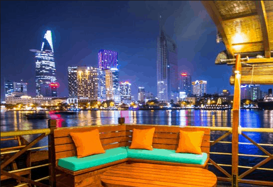Ngắm khung cảnh Sài GÒn về đêm trên tàu The Lady Hau Cruises Ngắm khung cảnh Sài GÒn về đêm trên tàu The Lady Hau Cruises