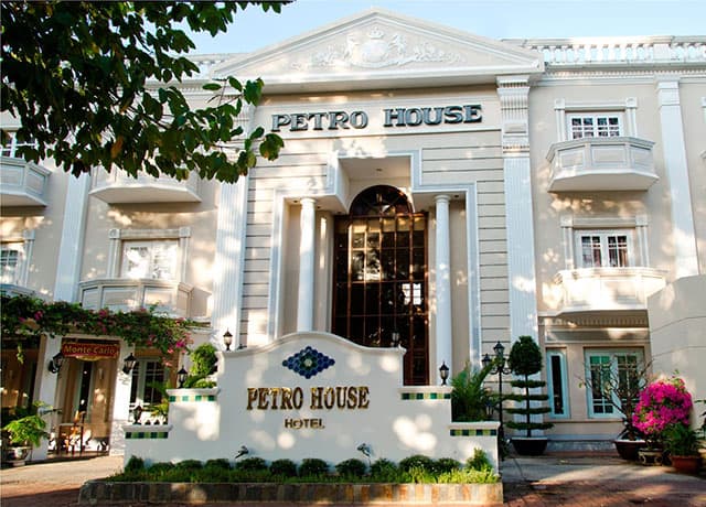 Petro House đẹp rạng ngời dưới nắng Petro House đẹp rạng ngời dưới nắng