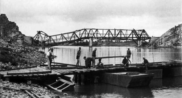 Cầu Hàm Rồng Thanh Hóa một thời chiến tranh Cầu Hàm Rồng Thanh Hóa một thời chiến tranh