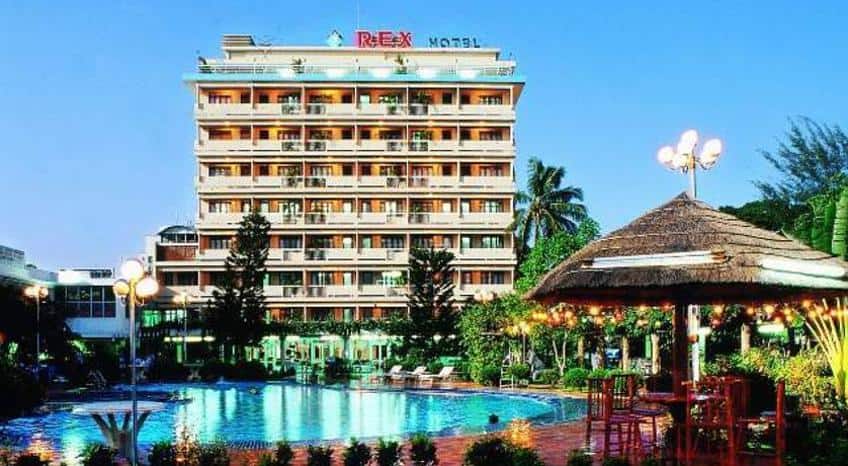 Khách sạn khang trang đầy đủ tiện nghi Khách sạn khang trang đầy đủ tiện nghi