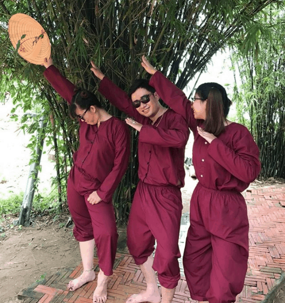 Mặc áo bà ba đúng chất nông dân luôn (sưu tầm) khu du lịch làng bè bến tre