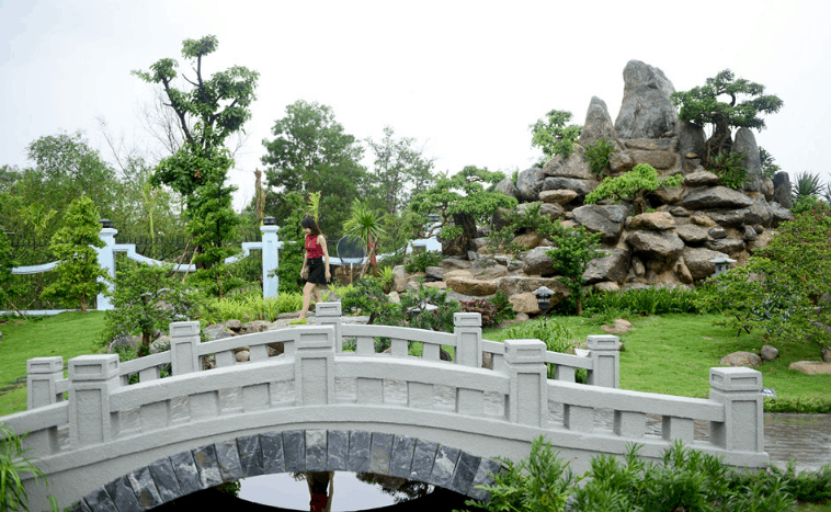 Tiểu cảnh bên ngoài (sưu tầm) đền thờ tổ nghiệp quận 9