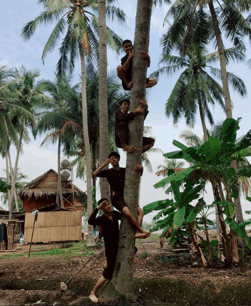 Mặc áo bà ba (sưu tầm) khu du lịch làng bè bến tre