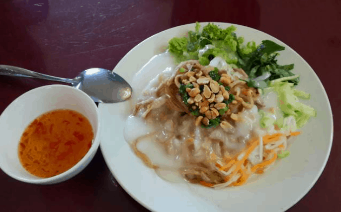 Ăn kèm với nước chấm (sưu tầm) bánh tằm bì ngon ở sài gòn