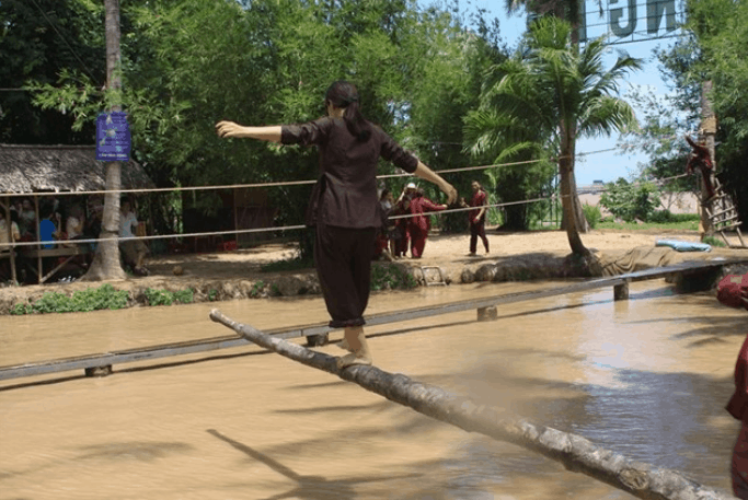 Leo cầu ngô (sưu tầm) khu du lịch làng bè bến tre