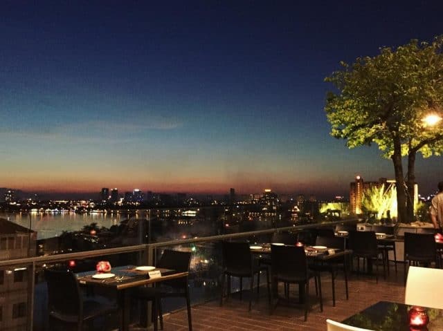 6 Degrees Cafe lung linh ánh đèn về đêm