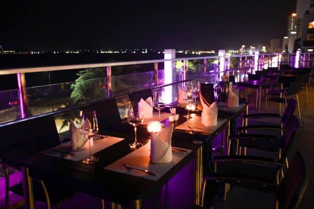 Không gian thoáng mát giúp du khách có hội trải nghiệm một Nha Trang về đêm (Ảnh sưu tầm)
