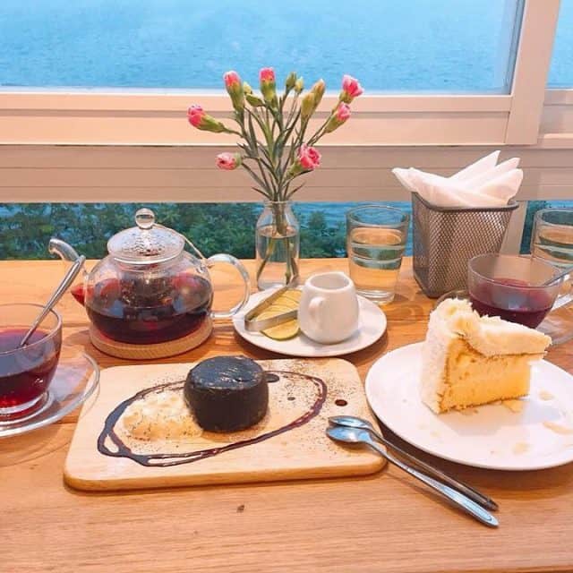 Giá đồ uống tại Cup of Tea dao động từ 35.000 - 75.000 đồng (Ảnh: @vankimnguyen)