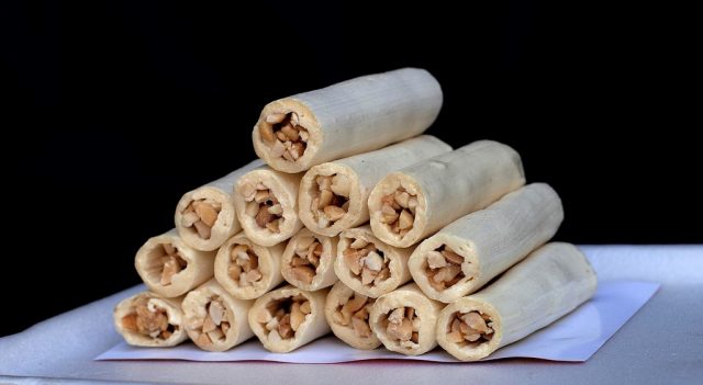 Đặc sản kẹo dồi Đường Lâm (Ảnh: Sưu tầm)