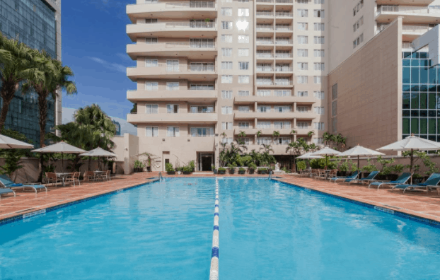 Không gian bể bơi tại khách sạn Somerset Chancellor Court Không gian bể bơi tại khách sạn Somerset Chancellor Court