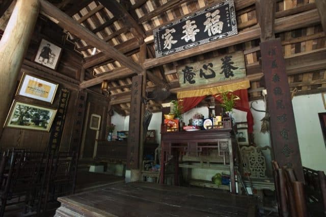 Bên trong một ngôi nhà cổ ở Đường Lâm (Ảnh: Sưu tầm)