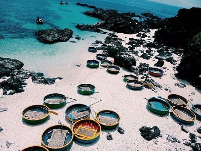 "..Du khách sẽ thấy choáng ngợp với 3 màu sắc khác nhau của nước biển..(Ảnh sưu tầm)