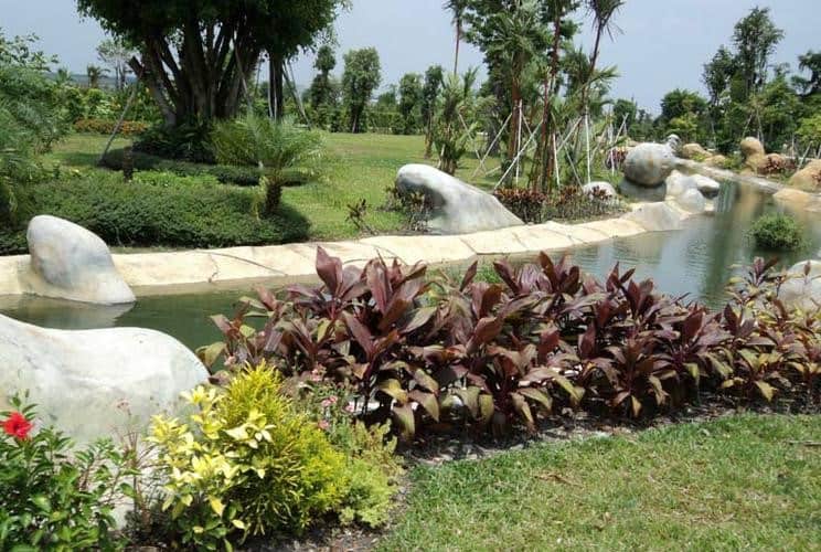 Tiểu cảnh xinh xắn ở công viên thành phố mới ở tỉnh Bình Dương