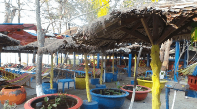 Thuê ghế để ngồi thưởng thức hải sản (sưu tầm) kinh nghiệm phượt cần giờ bằng xe máy