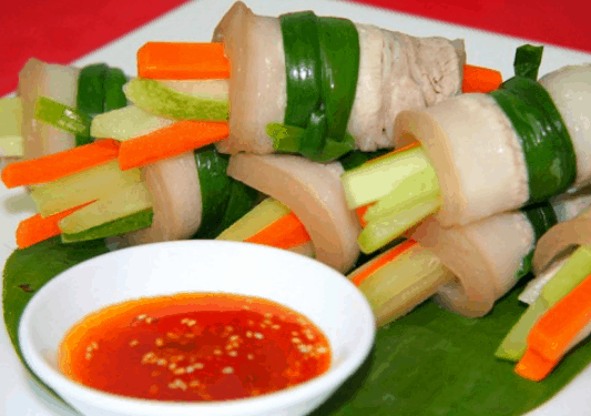 Thêm vị cho tới bữa tiệc ngày TẾT với cách thức nộm tai heo và ngó sen giòn n...