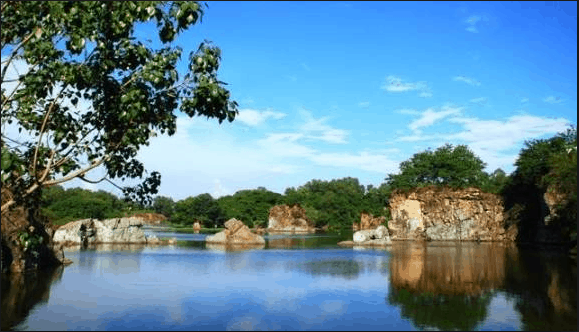 Cảnh quan sơn thủy hữu tình ở khu du lịch Bửu Long