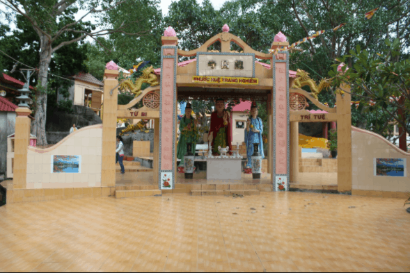 Chùa Long Sơn trong khu du lịch