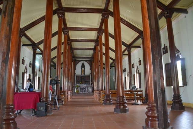 Bên trong chính điện( Ảnh sưu tầm)