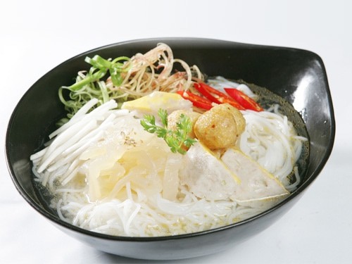 Một vài nơi sẽ cho thêm sứa để tô bún thêm hấp dẫn