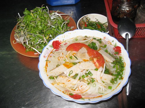 Bạn có thể thưởng thức bún cá ở bất kì nơi nào tại Nha Trang