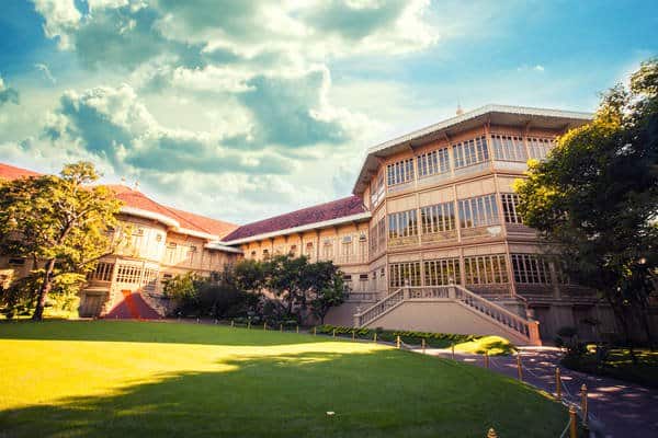 Tòa cung điện gỗ cổ kính