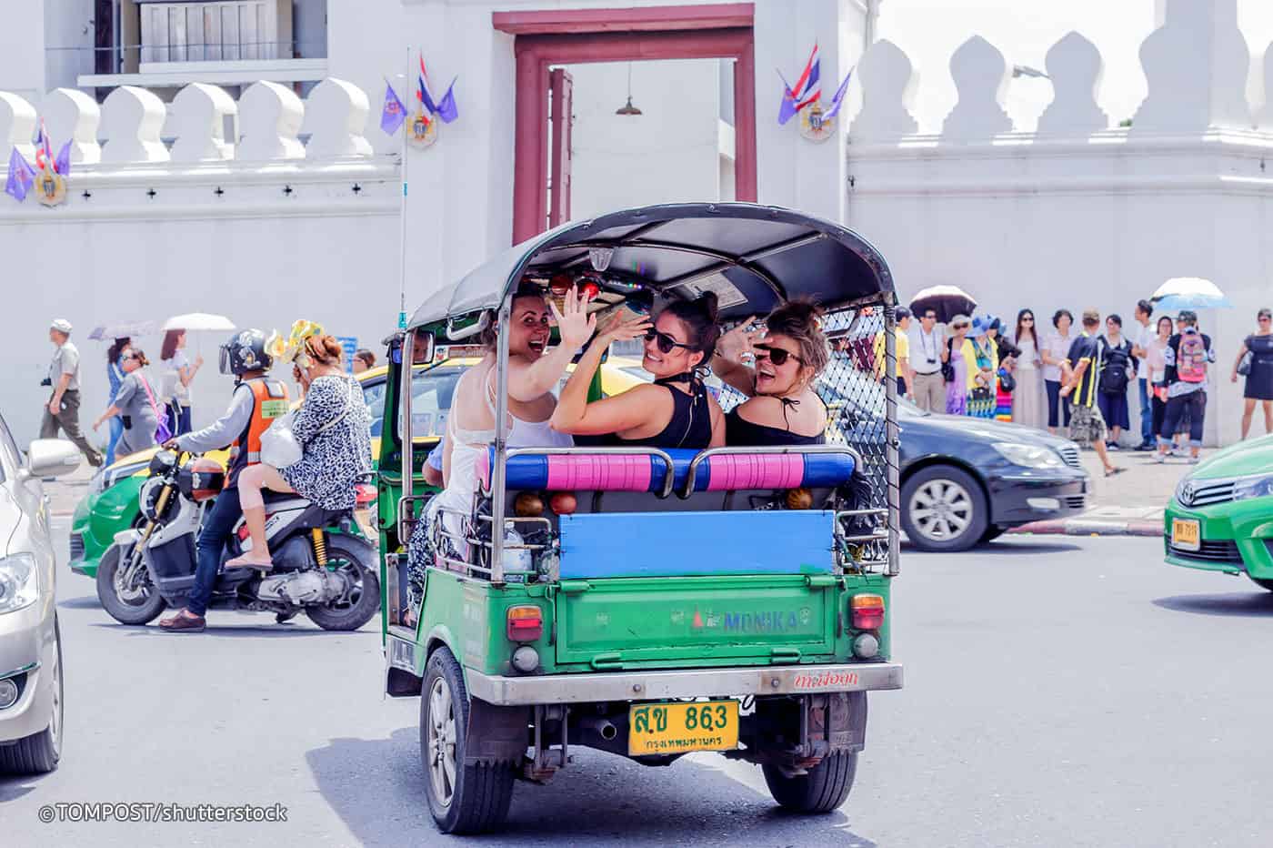 Dù thế nào đi nữa thì đi tuk tuk Thái Lan cũng là một trải nghiệm không thể thiếu