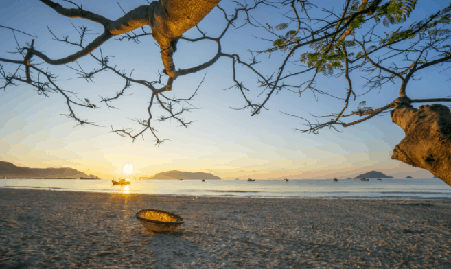 Khí hậu ở Côn Đảo được chia làm 2 mùa rõ rệt Khí hậu ở Côn Đảo được chia làm 2 mùa rõ rệt