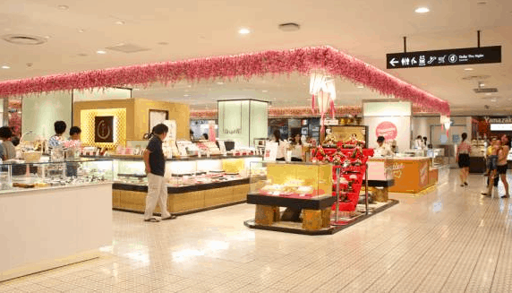 Không gian mua sắm rộng rãi tại Takashimaya Không gian mua sắm rộng rãi tại Takashimaya