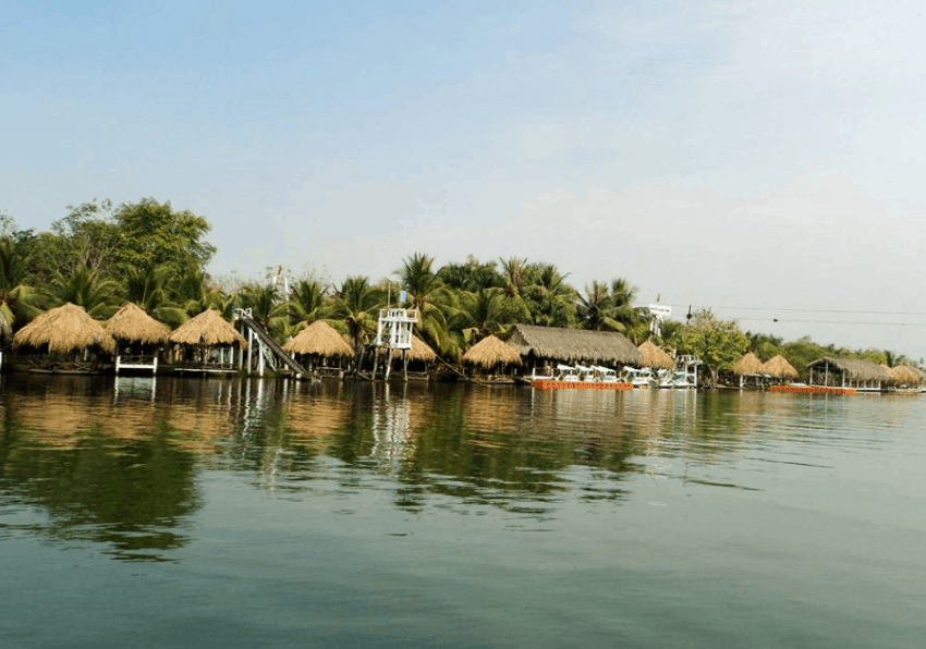 Ở Bằng Lăng Tím có rất nhiều nhà chòi cho bạn sử dụng Ở Bằng Lăng Tím có rất nhiều nhà chòi cho bạn sử dụng