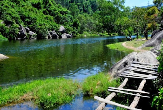 Vực phun Phú Yên tọa lạc ở xã Hòa Mỹ Tây, huyện Tây Hòa (Ảnh sưu tầm)