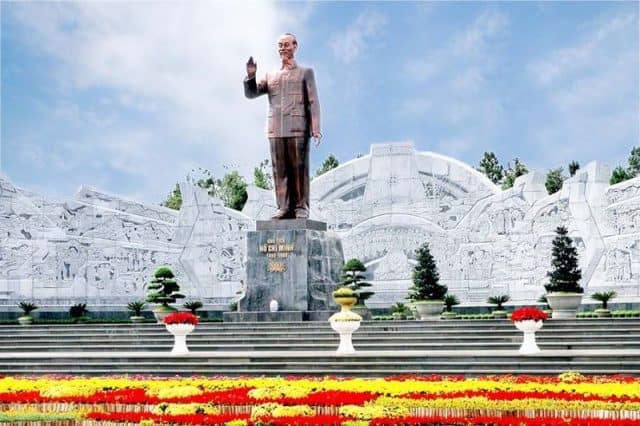 Quảng Trường Đại Đoàn Kết  toạ lạc giữa trung tâm thành phố Pleiku thuộc tỉnh Gia Lai (Ảnh sưu tầm)