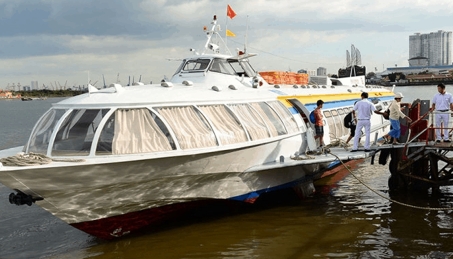 Tàu cánh ngầm đến với Côn Đảo rất nhanh và thuận tiện Tàu cánh ngầm đến với Côn Đảo rất nhanh và thuận tiện
