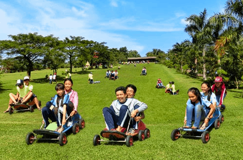 Trò chơi trượt khó thú vị tại khu du lịch Vườn Xoài