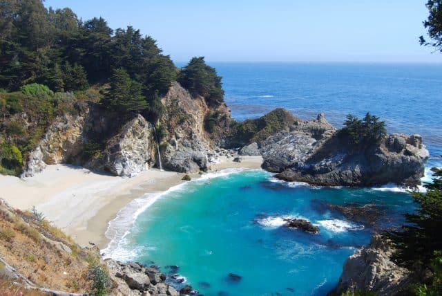 Khung cảnh tuyệt đẹp khi tới vịnh Ninh Vân (Ảnh ST)