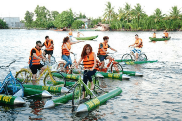 Vui chơi thỏa thích với trò đạp xe trên sông