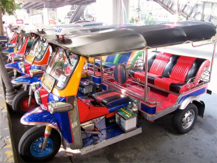 Cấu tạo của tuk tuk Thái Lan cũng vô cùng đơn giản