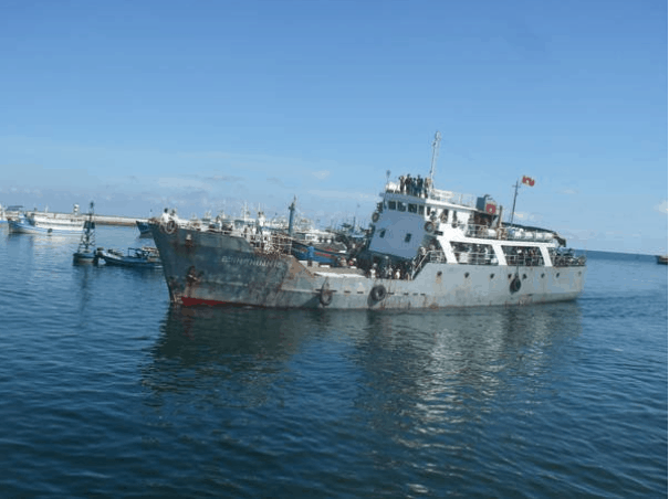 Tàu ra đảo Phú Quý