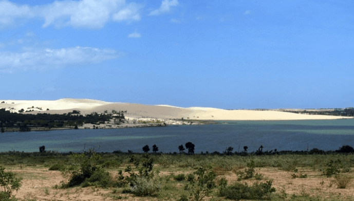 Vẻ đẹp hoang sơ của Bàu Trắng