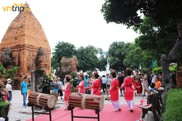 Ghé thăm Tháp Bà Ponagar Nha Trang tháng 3 âm lịch để tham gia nhiều hoạt động phong phú (Ảnh: Sưu tầm)