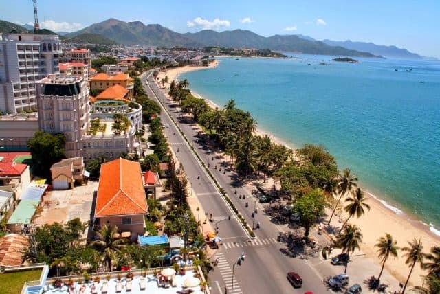 Bạn nên chọn những khách sạn gần biển (Ảnh ST)