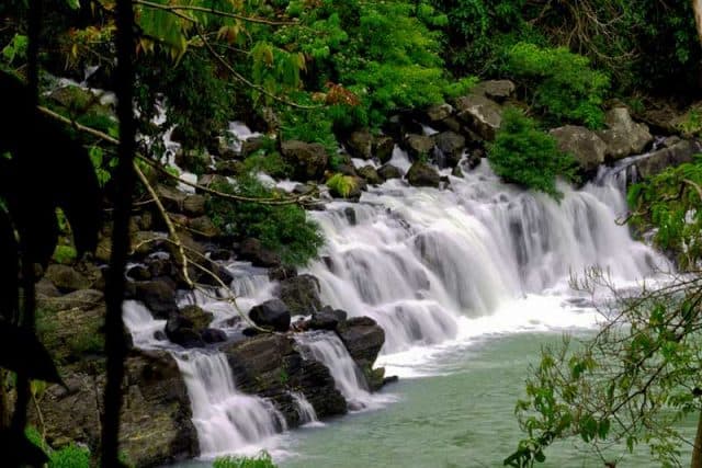 Khung cảnh hữu tình bên thác (Ảnh ST)