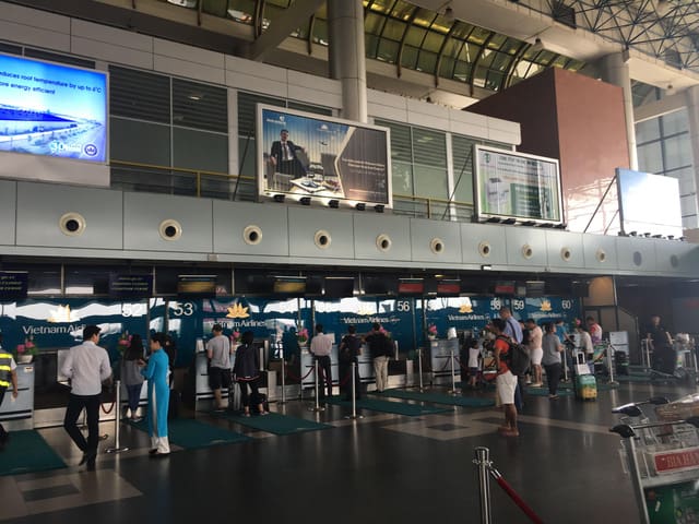 Từ Hà Nội bạn sẽ di chuyển bằng máy bay tới Nha Trang (Ảnh ST)