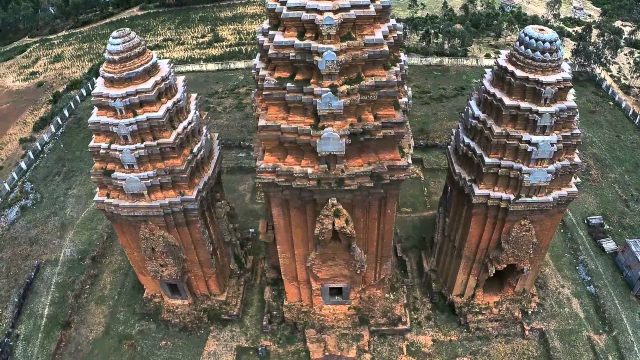 Quần thể gồm ba tòa tháp (Ảnh ST)