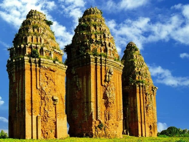 Mỗi tòa tháp lại được trang trí khác nhau (Ảnh ST)