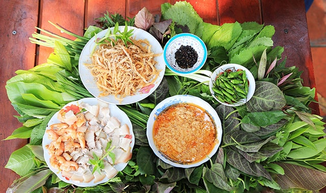 Gỏi lá được chọn từ hơn 40 loại lá khác nhau (Ảnh ST)