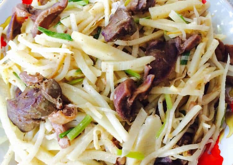 Món ăn có đủ hương vị đặc trưng đắng, cay, ngọt, bùi (Ảnh ST)