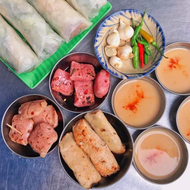 Một phần nem nướng đây đủ (Ảnh ST)