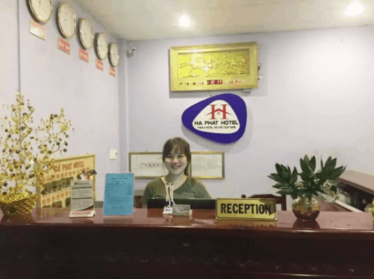 Quầy lễ tân ở khách sạn Hà Phát Phú Quốc Quầy lễ tân ở khách sạn Hà Phát Phú Quốc