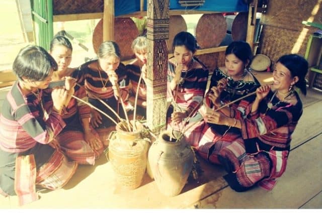 Nhắc đến đặc sản Tây Nguyên thì rượu cần là một trong những nét đẹp đầy bản sắc (Ảnh ST)