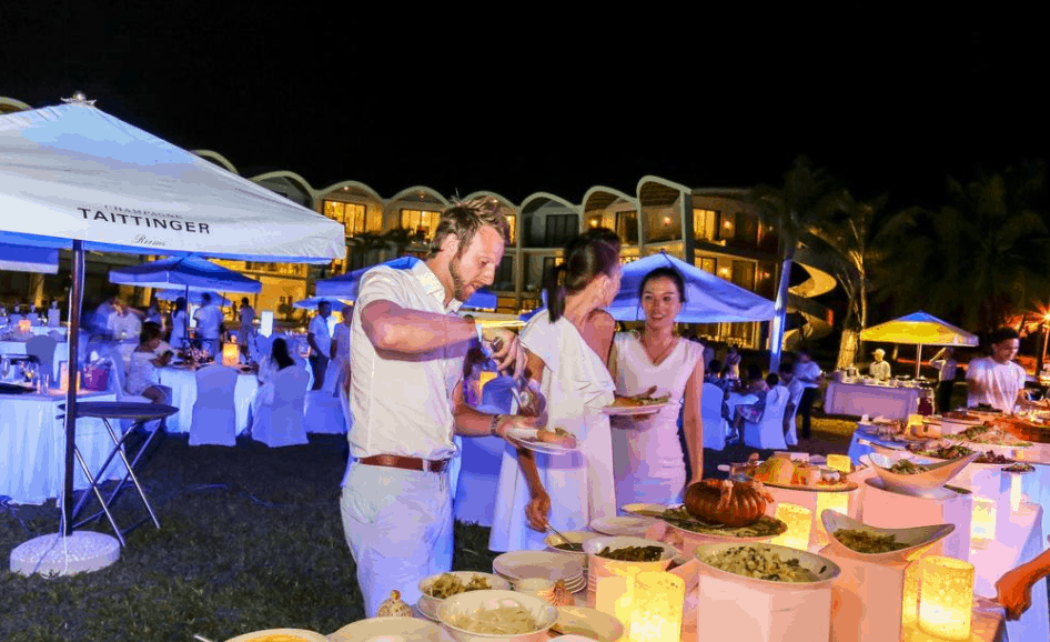 Thưởng thức bữa tiệc ẩm thực tại The Shells Resort Thưởng thức bữa tiệc ẩm thực tại The Shells Resort